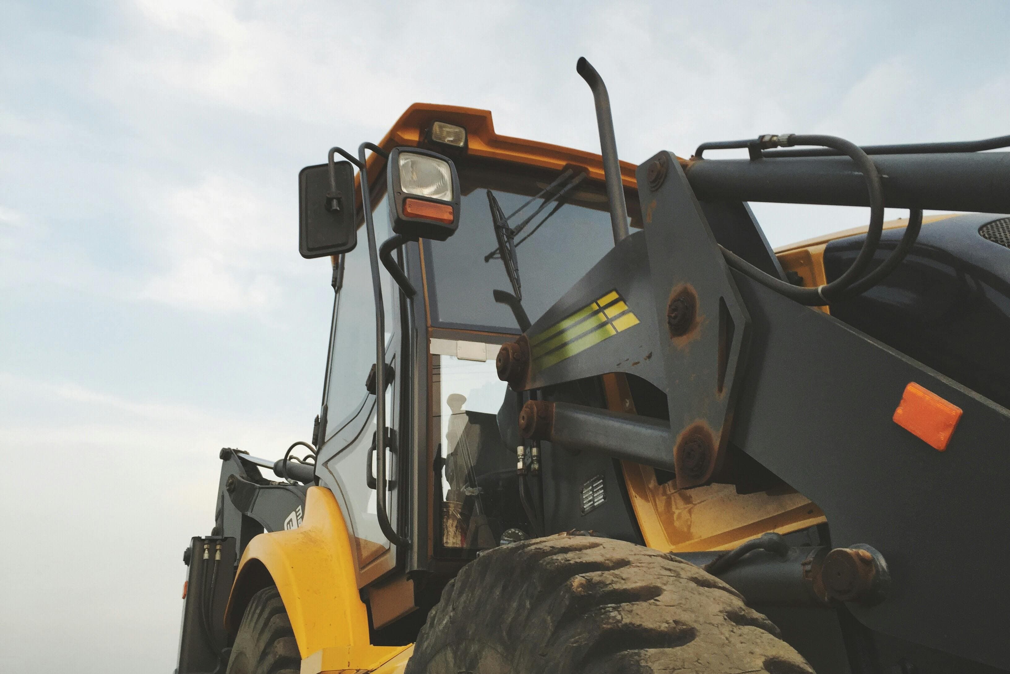 Heavy machinery fleet at the Sapiri crushing facility